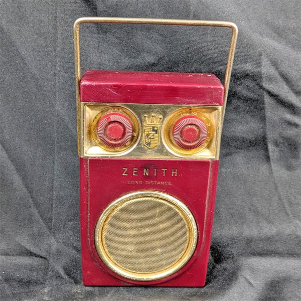 Vintage Zenith Long Distance Portable Radio