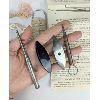 Image 10 : Lot of Vintage Embroidery Patters, Tatting Tools, Doilies and Hand Loom Set 