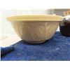 Image 5 : 2 Gresley Mixing Bowls + Bean Pot
