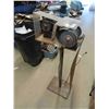 Image 1 : Bench Grinder/ Wire Wheel Combo On Stand