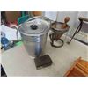 Image 2 : Ice Bucket, Store Paper Dispenser, Juicer, Picnic Cooler, Metal Lunch Kit