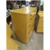 Image 8 : 3 Piece Bedroom Suite : Dresser 32'' x 50'' x 19'' , Mirror 30'' x 44'' , Dresser 42''