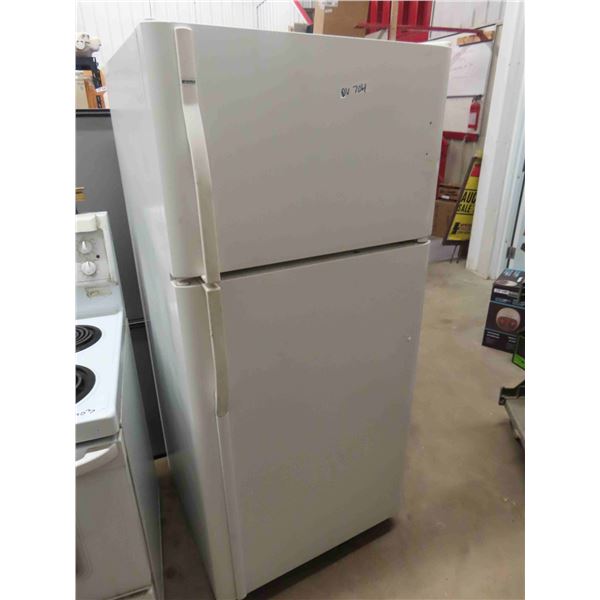 Kenmore Fridge with Top Freezer 66'' x 29'' x 30'' *Needs Cleaning