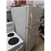 Image 2 : Kenmore Fridge with Top Freezer 66'' x 29'' x 30'' *Needs Cleaning