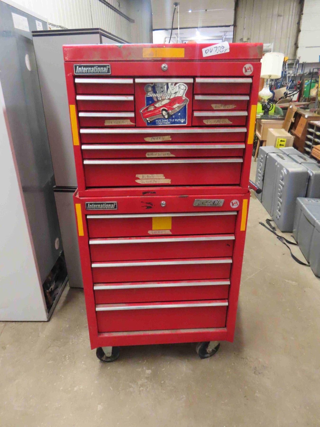 Int Tools International Tool Cabinet Top and Bottom with 15 Drawers on Castors