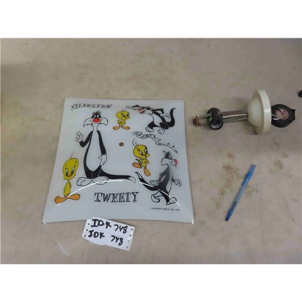 1978 Sylvester and Tweety Bedroom Light Shade with Fixtures 13 1/2'' x 13 1/2'' 