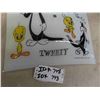 Image 4 : 1978 Sylvester and Tweety Bedroom Light Shade with Fixtures 13 1/2'' x 13 1/2'' 