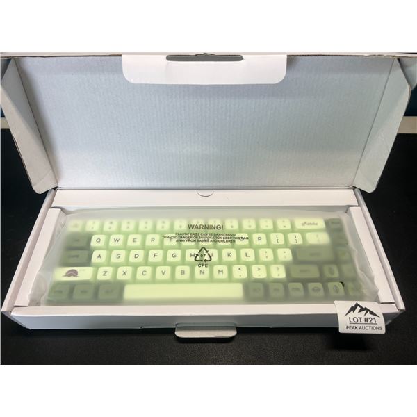 Lot of 1 Boyi 68 Keys NKRO Bluetooth Mechanical Gaming Keyboard - Matcha Green