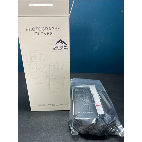 Lot of 1 Pair of Photography Gloves