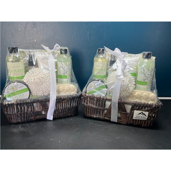 Lot of 2 Body& Earth Bath/Beauty Gift Basket Sets