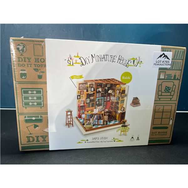 Lot of 1 DIY Minature House - Buildable House