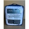 Image 2 : Lot of 1 Hotel Grand White Down Duvet - Queen Size - All Season, Medium Weight White Duvet