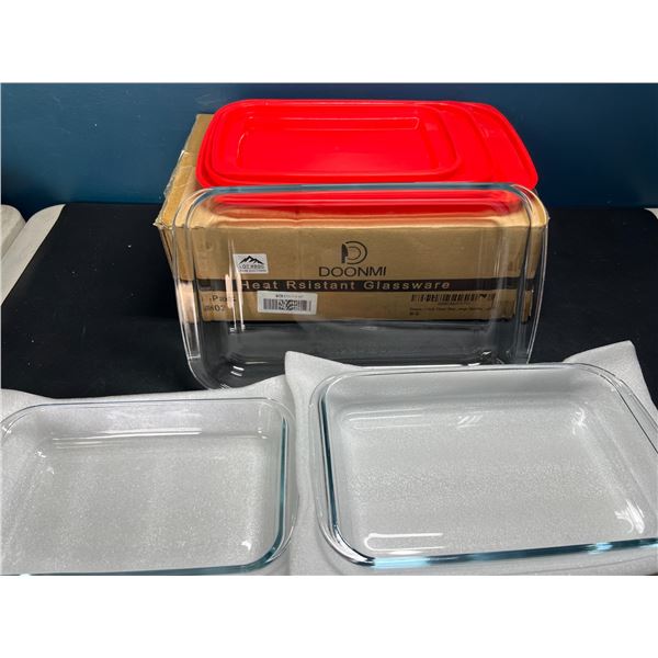 Lot of Kitchen Glassware/Baking Dishes w/ Lids - 3PCS