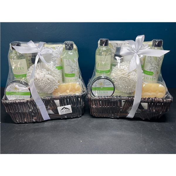 Lot of 2 Body& Earth Bath/Beauty Gift Basket Sets