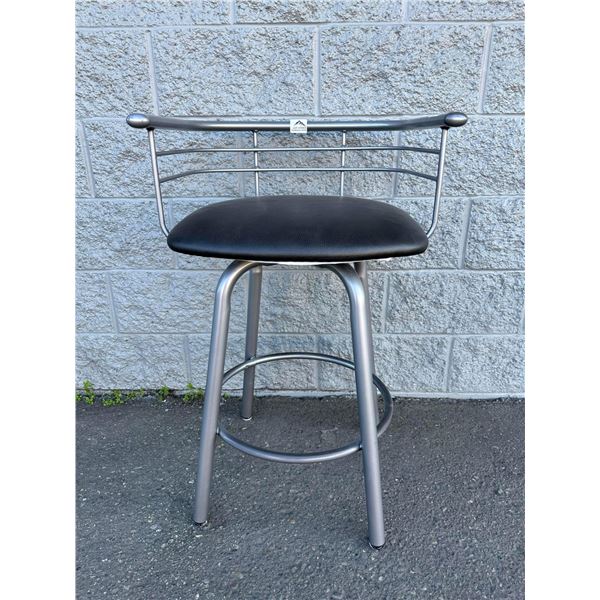 Lot of 1 Swivel Bar Stool