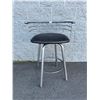 Image 2 : Lot of 1 Swivel Bar Stool
