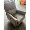 Image 2 : Lot of 1 Palliser Markland II Power Recliner Chair
