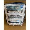 Image 1 : Lot of 1 Hotel Grand White Down Duvet - Queen Size - All Season, Medium Weight White Duvet