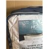 Image 3 : Lot of 1 Hotel Grand White Down Duvet - Queen Size - All Season, Medium Weight White Duvet