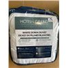 Image 1 : Lot of 1 Hotel Grand White Down Duvet - Queen Size - All Season, Medium Weight White Duvet