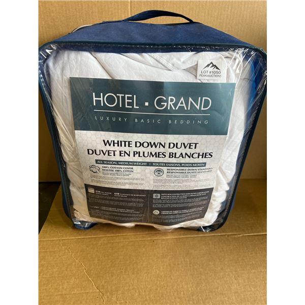 Lot of 1 Hotel Grand White Down Duvet - Queen Size - All Season, Medium Weight White Duvet