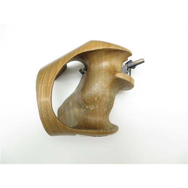 MC RIGHT HANDED PISTOL TARGET GRIP