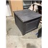 Image 1 : Rubbermaid storage bin