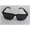 Image 2 : Matte Black Sunglasses with Case