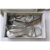 Image 3 : Box of Plastic Hangers, Blinds and High Heel Shoes-Size 8 Women's