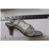 Image 4 : Box of Plastic Hangers, Blinds and High Heel Shoes-Size 8 Women's