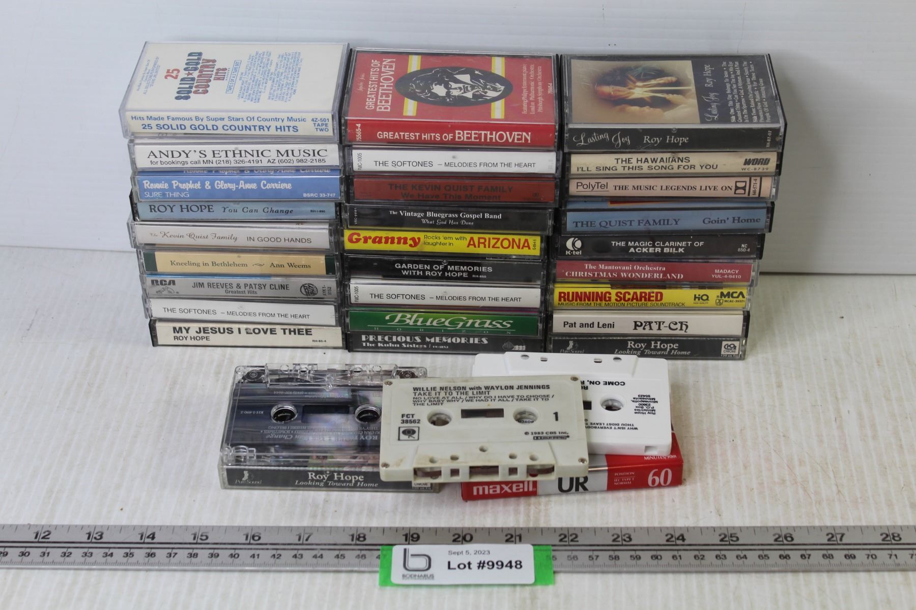 Caseettes (32) Assorted Cassettes