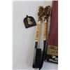 Image 2 : Leash, Deluxe Brush and Shoehorn Wall Plaque, Misc.