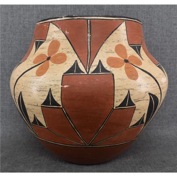 DECROTIVE POTTERY OLLA