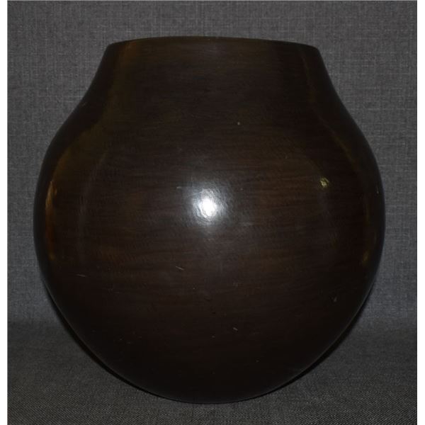SANTO DOMINGO INDIAN POTTERY OLLA
