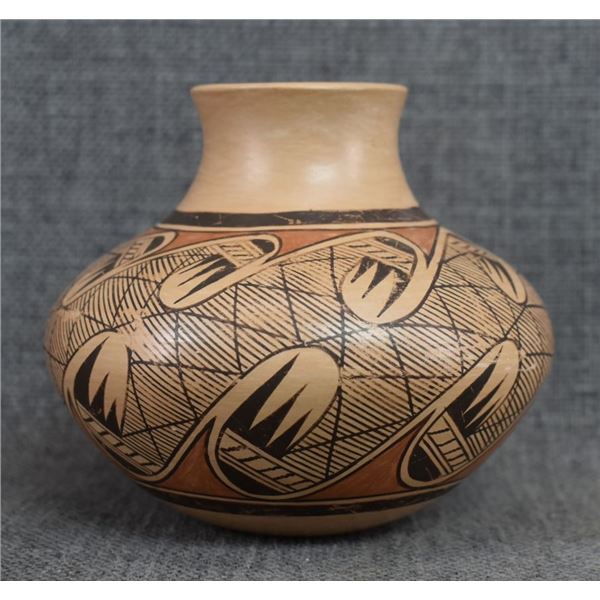 HOPI INDIAN POTTERY VASE