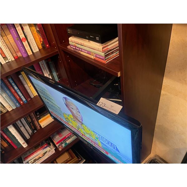 Toshiba 27 Television With Remote & Swivel Wall Arm Hanger