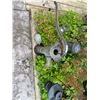 Image 1 : Garden Pump & Decor10