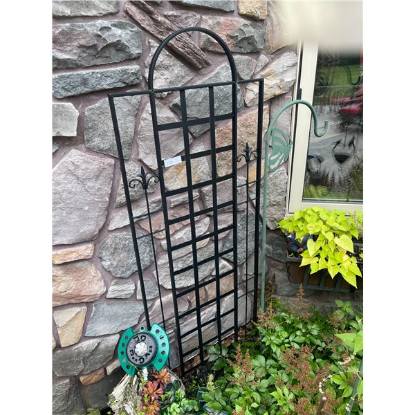 Garden Decor & Sprinkler