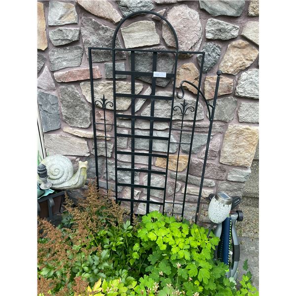 Garden Decor & Sprinklers