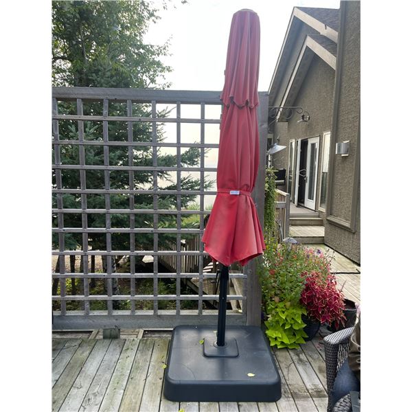 Giant Retracting Garden Shade 9Ft Tall