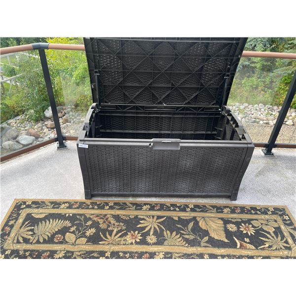 Garden Storage Unit & Rug