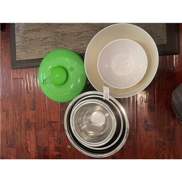 Bowls & Strainer - Salad Dryer
