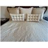 Image 2 : Kingsize Custom Bedding & Pillows - Spent $3500