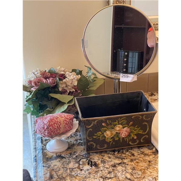 Mirror WIth Bathroom Decor