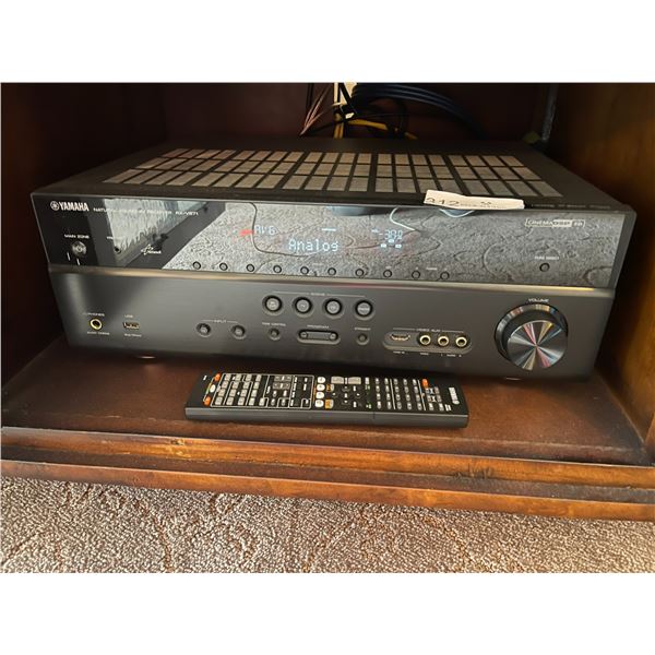 Yamaha Natural Sound Reciever With Remote RX-V671