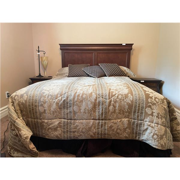 Queensize Bed With Bedding