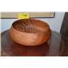 Image 2 : PORTUGUESE CYPRESS WOOD BOWL; SIGNED DAN DELUZ (CRACK)