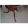 Image 3 : ANTIQUE TILT TOP SIDE TABLE (33")