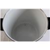 Image 2 : Food-Decorated Pot