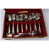Image 2 : "Daffodil" Silver Plate Pattern by 1847 Roger Bros-1950 Set in Wood Chest